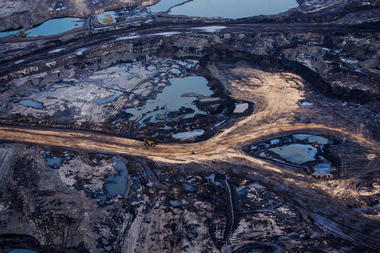 Aerial view of the Athabasca oil sands near Fort McMurray, Alberta, Canada. Photographer: Ben Nelms/Bloomberg