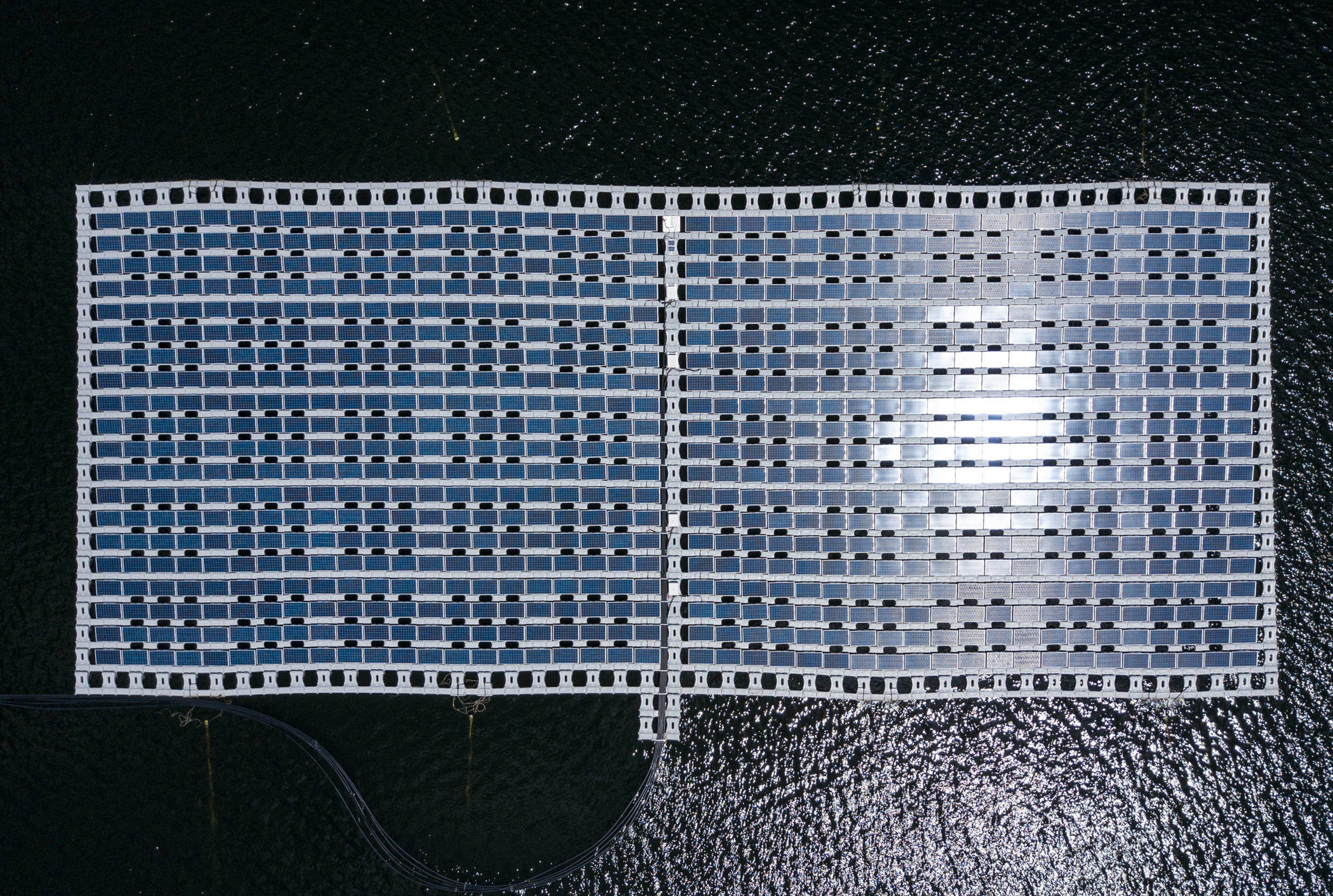 Solar panels containing photovoltaic cells float on water at a hydro electric dam project in Portugal. Photographer: Daniel Rodrigues/Bloomberg